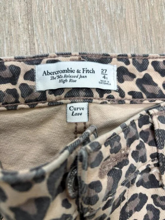Abercrombie & Fitch Curve Love Relaxed Leopard Print High Rise Jeans - Picture 2 of 5